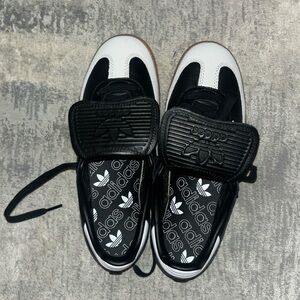 Never been worn adidas originals Samba sneakers. US size 6